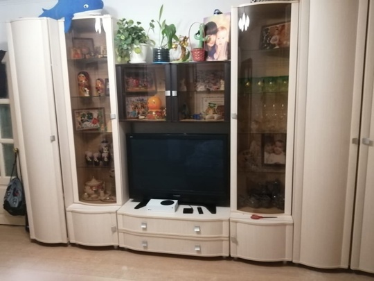 Продам стенку 3.5 метра ,5000 без..