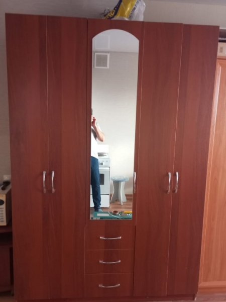 Продам 3500 тыс.руб. Высота 2,20, ширина 1,50, глубина 57..