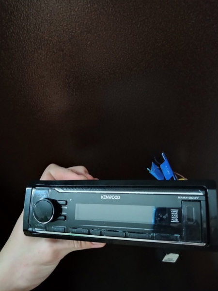 Kenwood KMM-304Y
6..