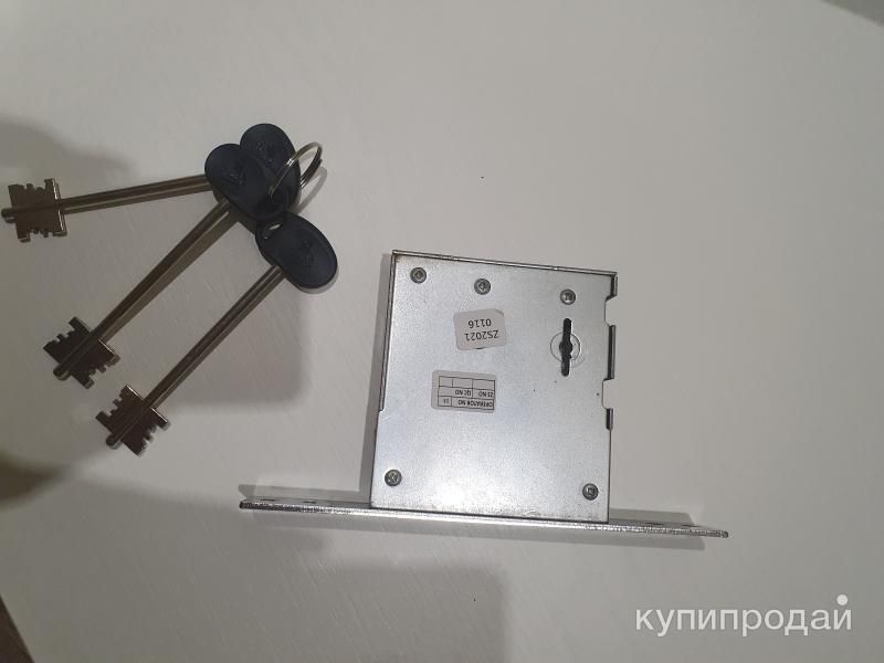 Замок дверной с ключами в Калининграде