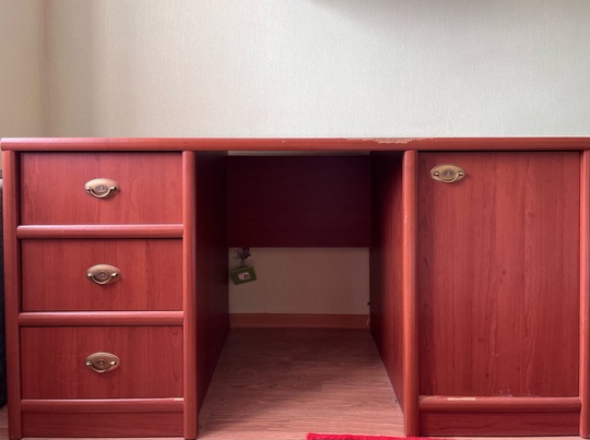 #БСмебель
Продам 2-ой комплект мебели из дуба за 15тр. В комплекте: шкаф, стол, полки, стеллаж. Есть..