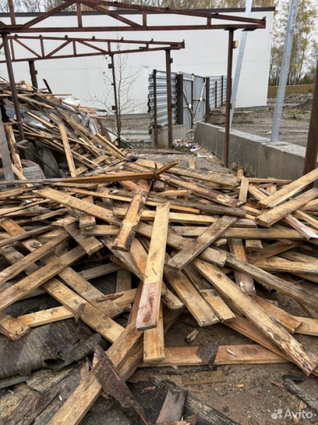 Продам доску обрезную , разборка крыши  , длина до 1500 м , самовывоз , 
1 куб – 1000 !  Телефон контакт :..