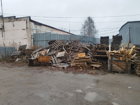 Отдам старые Поддоны..