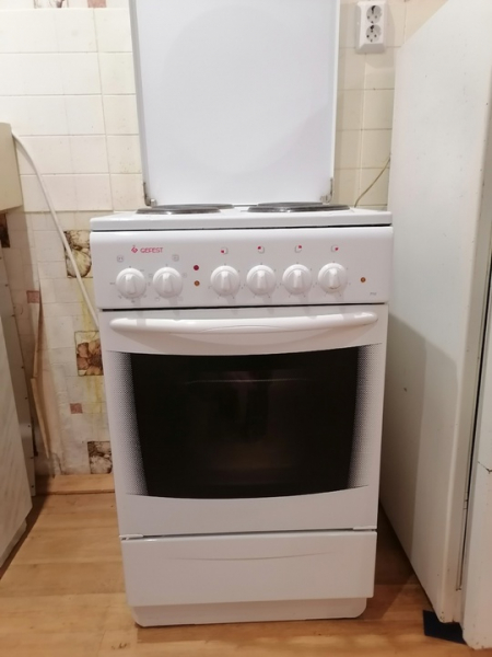 Продам электрическую плиту. Срочно! 
До пятницы цена 4..