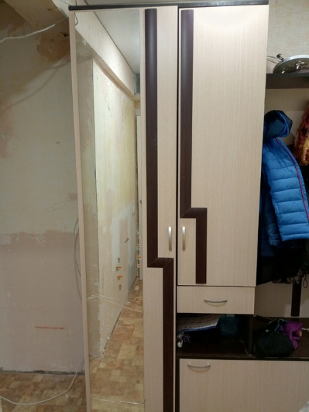 Продам шкаф в прихожую, высота 220 см, длина 150 см, глубина 45 см,..