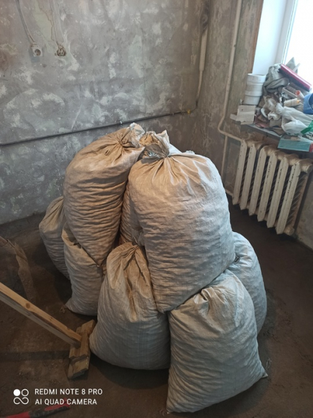 14 мешков керамзит крупный. Мешок 100 .продаю всё разом…
