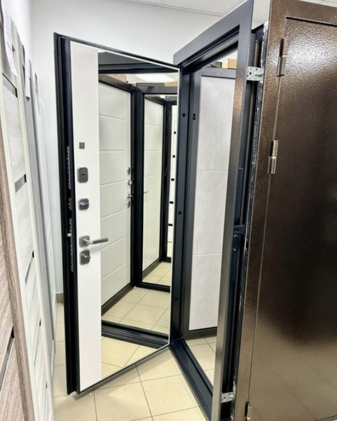 Дверь входная толщина 9см с тройным уплотнением, открывание правое, размер 860х2050, новая, не подошла по..