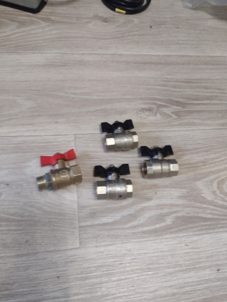Продам краны 3/4, 1/2
Ручной балансировочный клапан с дренажем 3/4 и 1/2 
За всё 10р писать..
