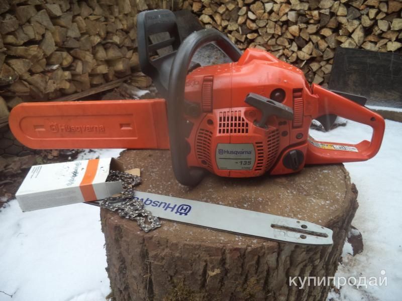 Продам бу бензопилу Хускварна 135 в Москве