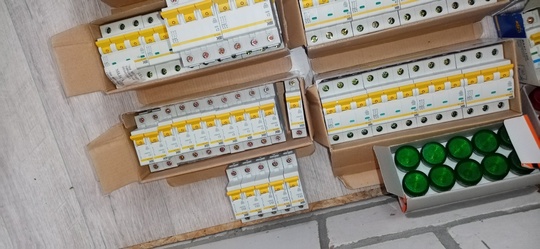 Продам остатки модульной электрики, все новое, 6500р за все, район ипподрома или по договорённости в..