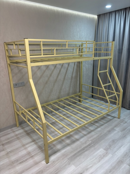 Продам .Кровать  двухъярусная из металла.Цена 5000 руб.Самовывоз.Разберу при..