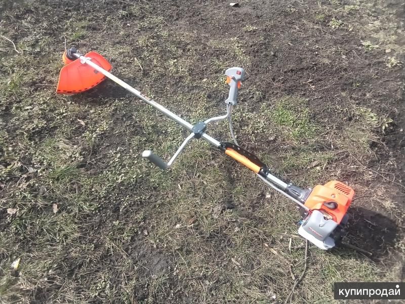 Покос травы в городе Армавир в Армавире
