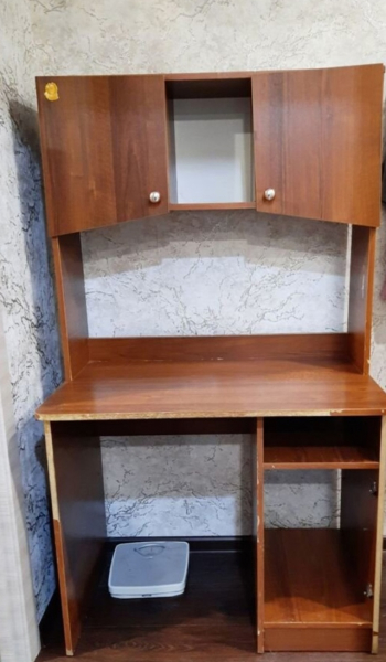 Уголок школьника. Верхние полки снимаются. 
Ширина: 90 см
Высота: 155 см
Глубина: 56 см
Цена: 500 
Самовывоз,..