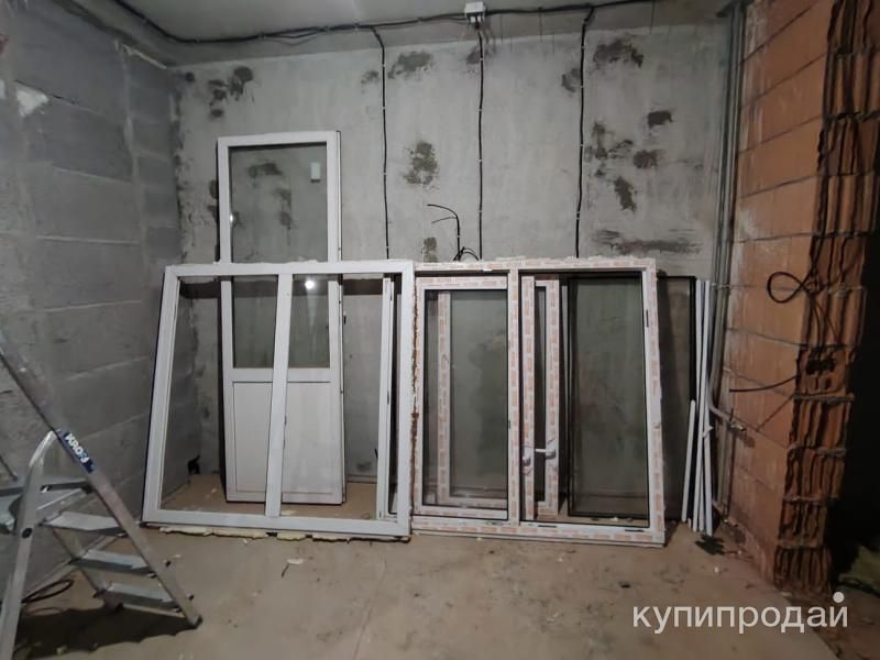 Продам пластиковые пять окон и дверь. в Самаре