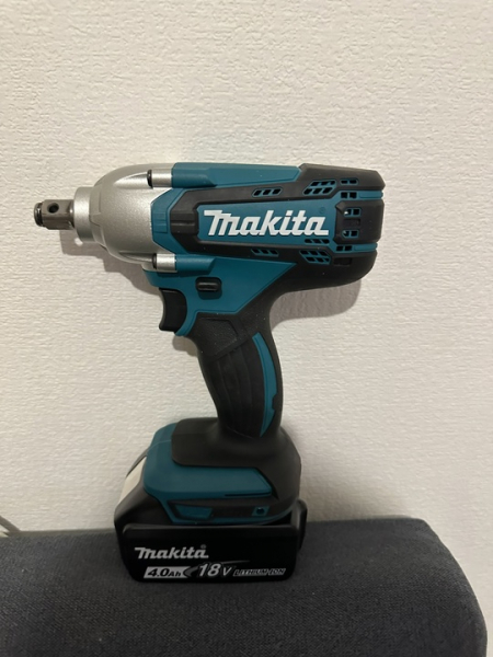 Продается новый гайковерт Makita с одним аккомулятором  15000 т.р. ,торг уместен ,все вопросы в..