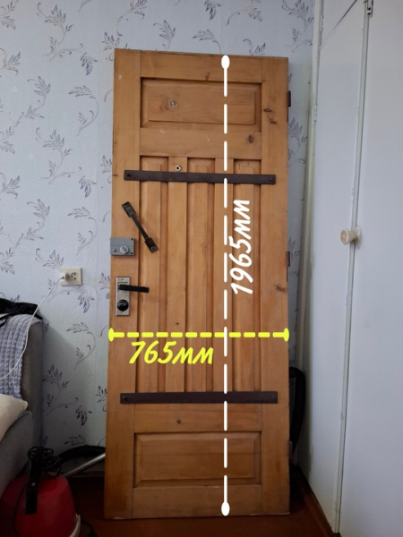 ПРОДАМ ДВЕРЬ
два замка 
 оба рабочие (есть ключи по 2шт)
 цена: 1000р (ТОРГ)
САМОВЫВОЗ 30 лет победы..