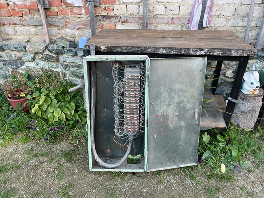 Металлический шкаф для электрики, продам, вместе со всем содержимым, цена..