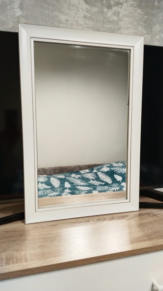 Продам новое зеркало 60*51(размер зеркала с рамкой). Есть малюсенький дефектик сбоку, но он никак не..