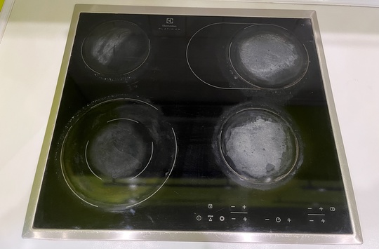 Варочная панель Electrolux platinum
Цена-6 тысяч
Торг..