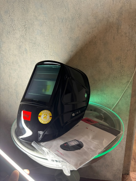 Новая маска хамелеон 
Fubag IQ 11 NS
Цена: 2.950

Коробка 
Инструкция..