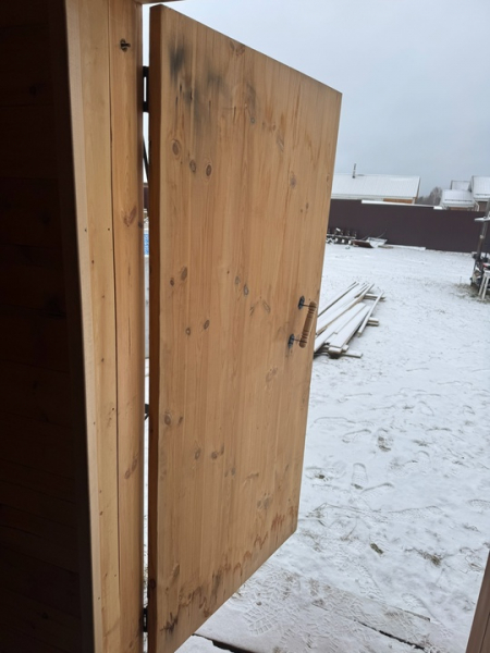 Дверь 97х197мм по коробке 4500/шт, есть две..