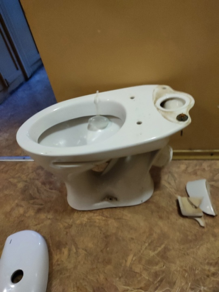 Продам унитаз без бочка 1000 рублей..