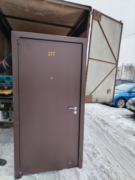 Продам б у входную дверь размеры 960-802-05 цена..