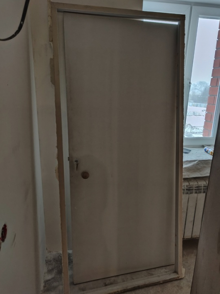 Дверь входная двп,замок, ручки на месте, коробка тоже
Отдам за большой балон монтажной пены под..
