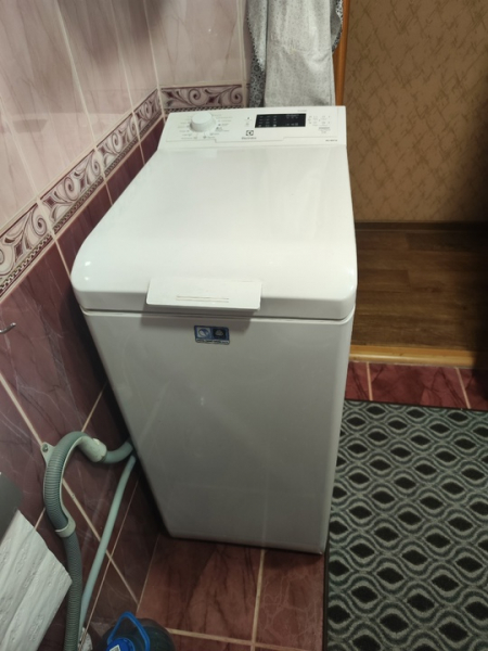 Продам элетролюкс стирать 6 кг размер 40*60 высота 84 18..