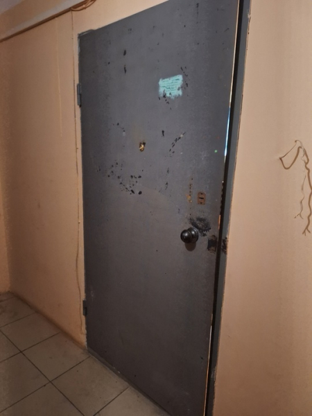 Продам дверь бу железную входную, с замком и ключами, недорого. Утепленая. Уже демонтирована. Пишите в..