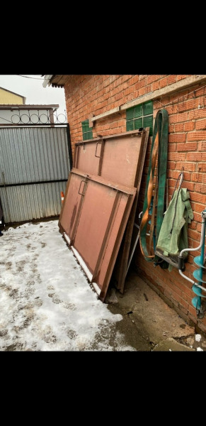 Продам створки от гаражных дверей, 285 на 300,в хорошем состоянии,цена 10 тысяч,торг на месте,тер.но..