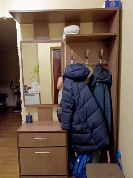 Прихожая в хорошем состоянии. 1500..