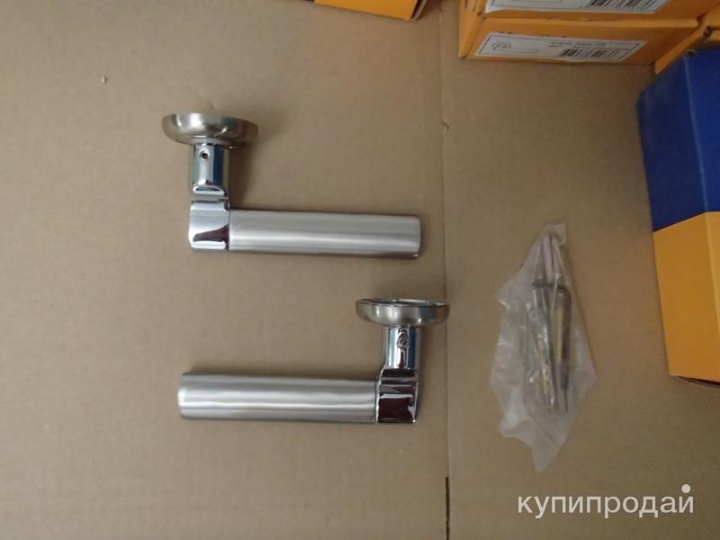 Продам дверные ручки “Adro (цам) белый никель/хром” в Санкт-Петербурге