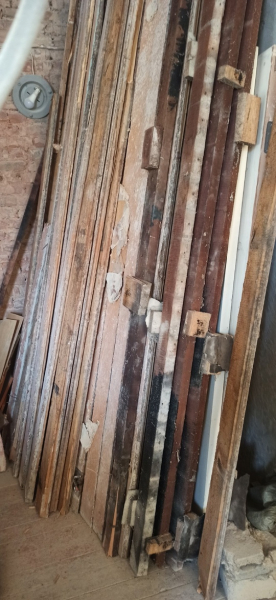 Продам доски и брус 40*80*2700 с полов 3000т,р примерно 70кв, ленинский район,..