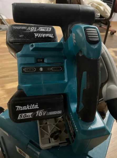 Aккумулятoрная пoгружная дисковая пила Mаkita DSР600ZJ 
в комплекте с двумя АКБ 5ah и планкой 1,5 метра отличное..