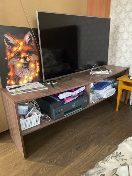 Отдам стол из под телевизора 
В..