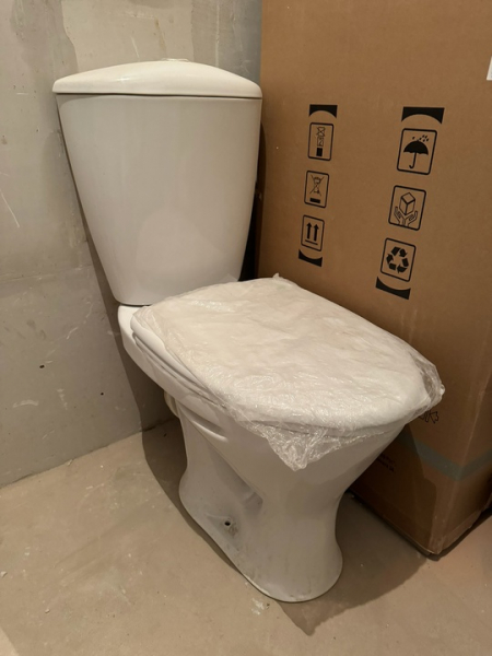 Унитаз с новостройки, 3300. 
Возрождения..