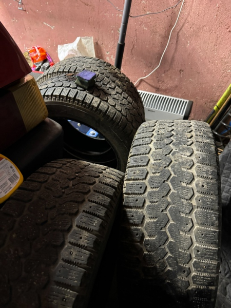 Зимняя резина на докатку 
215/60R16 
Поштучно 850/шт 
Комплект из 4шт..