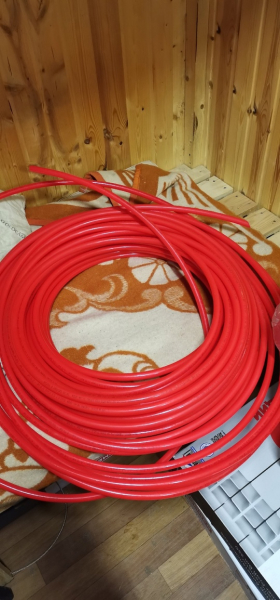 Продам Трубку тёплого пола Pe-xa EVon, 16*2, Royal Termo, с кислородным слоем, осталась от стройки, 65метров одним..