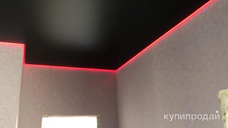 Цветной натяжной потолок с установкой в Омске в Омске