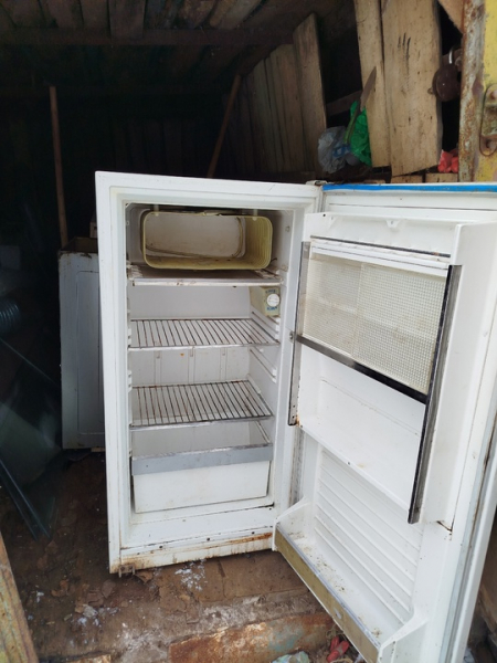 Продам, может на дачу кому нужен. 150 высота примерно. 2000. Водники, за отдельную плату поможем с..