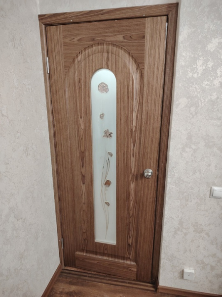 Продам четыре двери, две на 80, две на 70. За все 4000 руб. Самовывоз со второго этажа, район..
