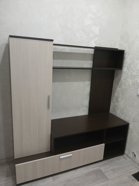 Продаём стенку в гостиную,  в использовании была месяц . Причина продажи : была куплена на время..