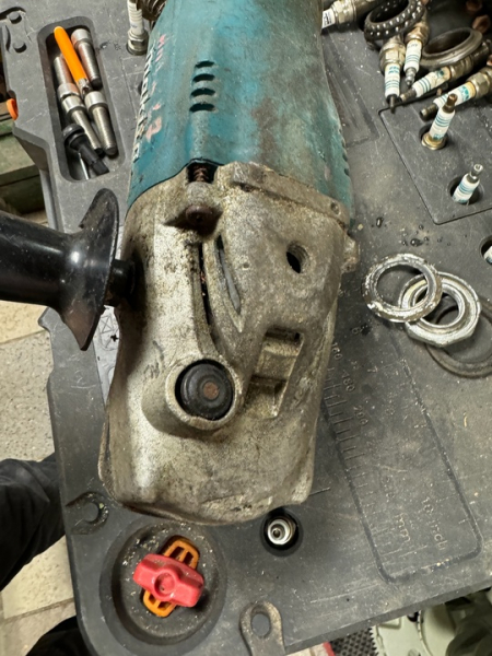 Ушм makita 230mm 
В разбор 
Редуктор в люксе 
Поворотная рукоятка! 
Можно..