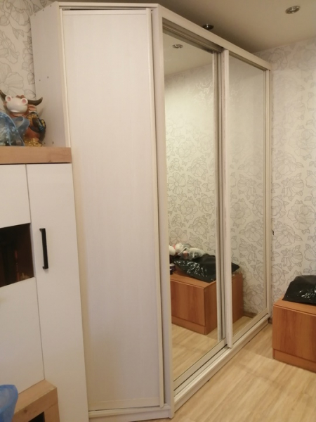 Шкаф. Высота 240, ширина 195, глубина 60.
8..