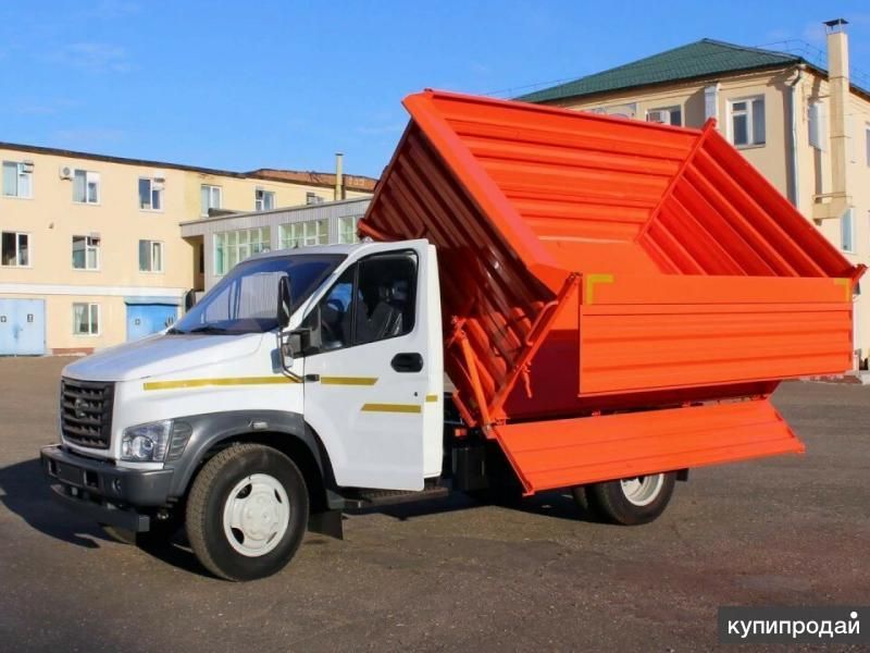 Вывоз мусора на газоне в Нижнем Новгороде