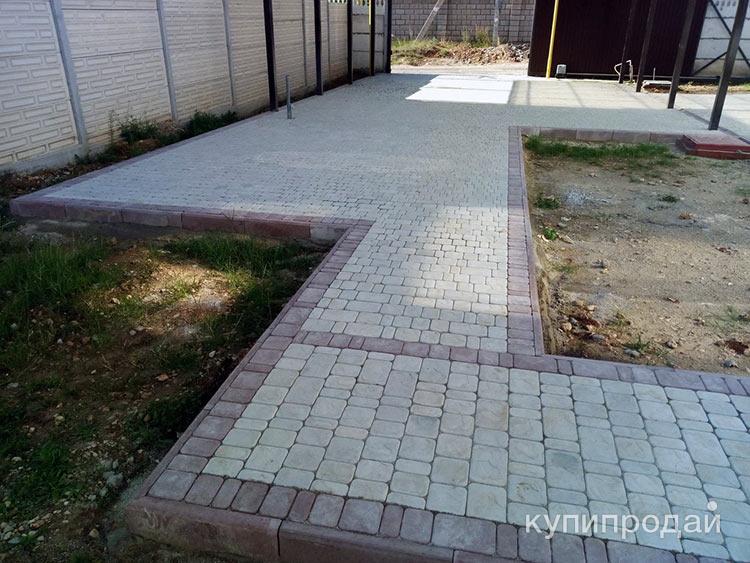 Бетонная площадка с тротуарной плиткой (брусчаткой) в Пензе
